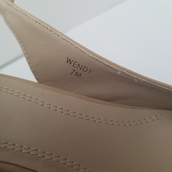 Ellen Tracy's 'Wendy' Leather Dress Shoe - Picture 8 of 8